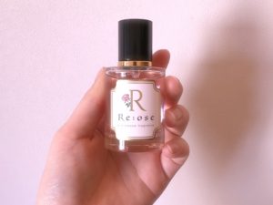 まずはRe:ose（リオーズ）の香りを確認！つけたては爽やかで心地いい香り